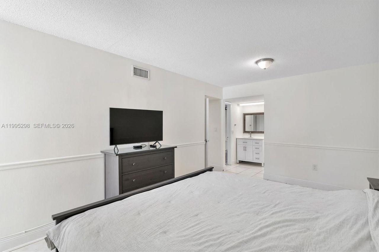 250 180th Dr, Unit 158, Sunny Isles Beach, FL 33160 Photo