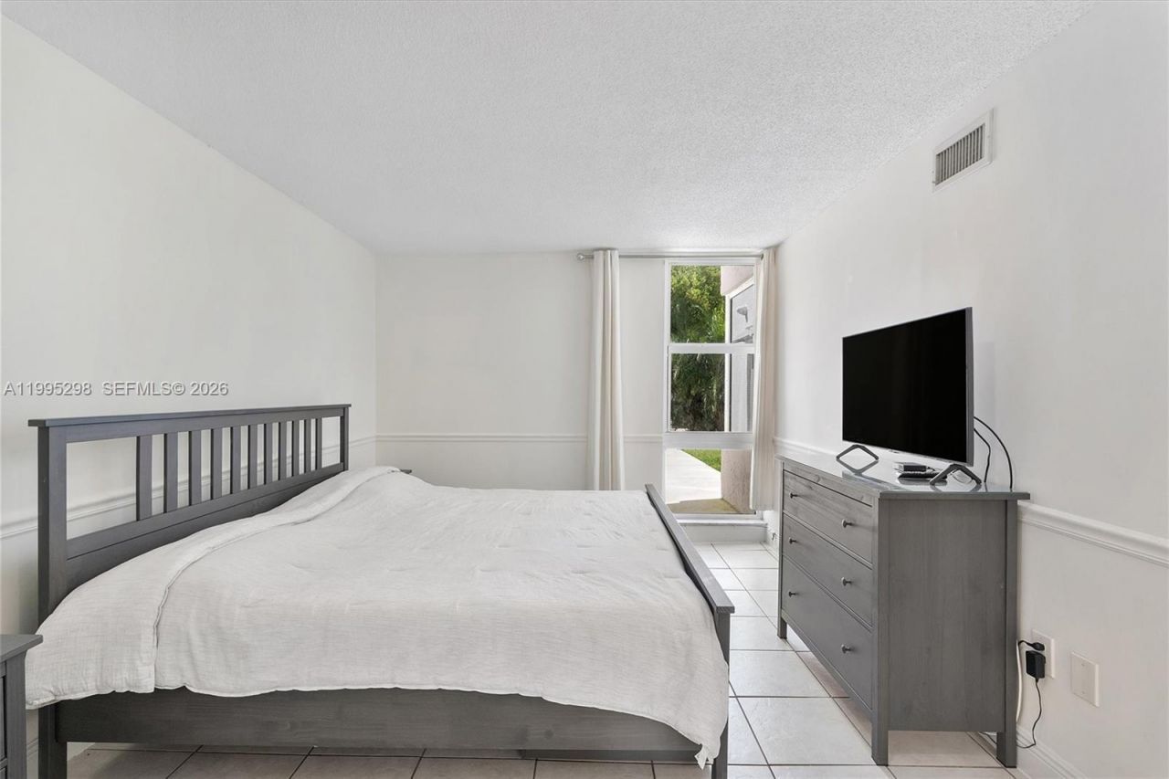 250 180th Dr, Unit 158, Sunny Isles Beach, FL 33160 Photo