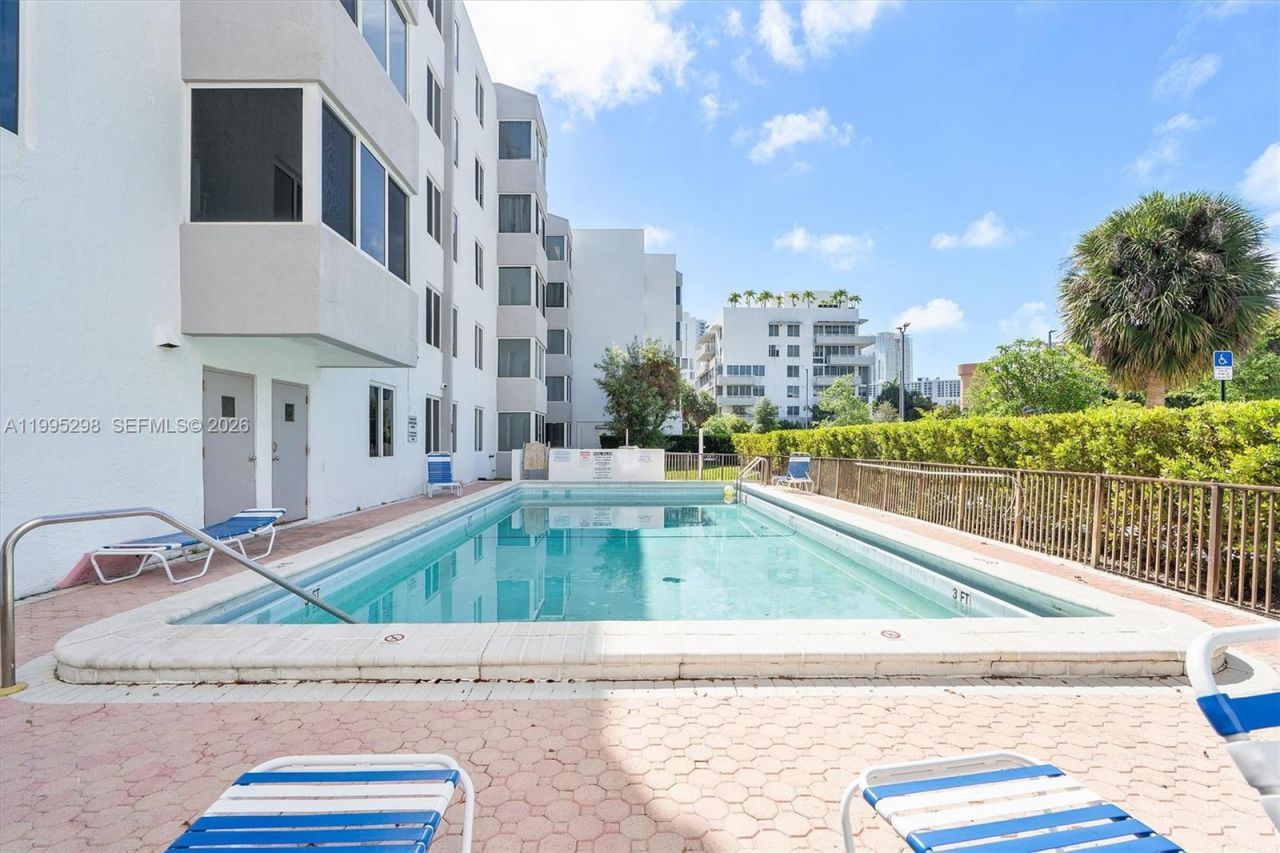 250 180th Dr , Unit 158, Sunny Isles Beach, FL 33160 Photo