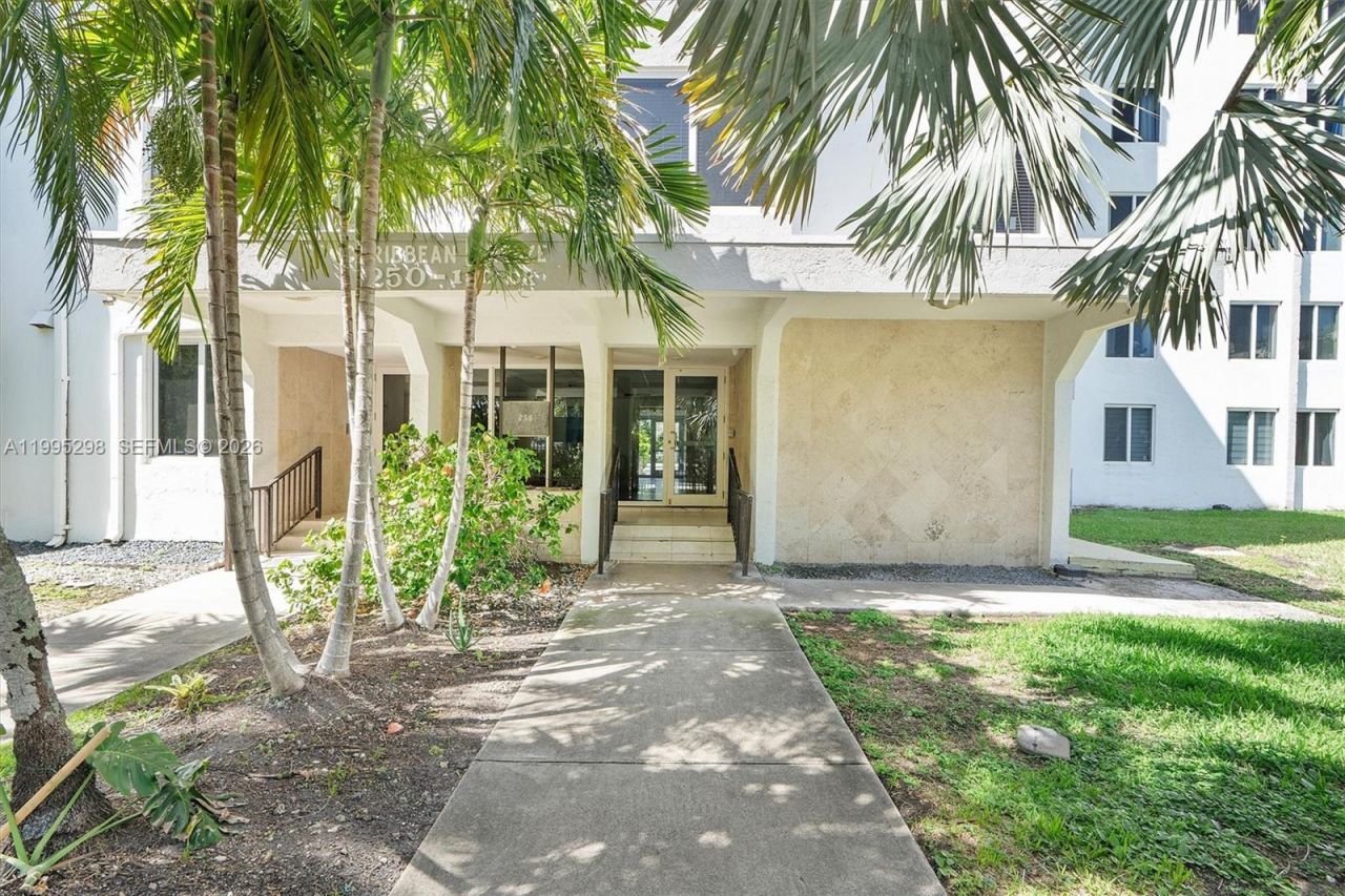 250 180th Dr, Unit 158, Sunny Isles Beach, FL 33160 Photo
