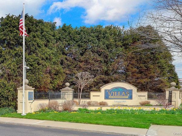 103 Narragansett Villas Drive , Lindenhurst, NY 11757