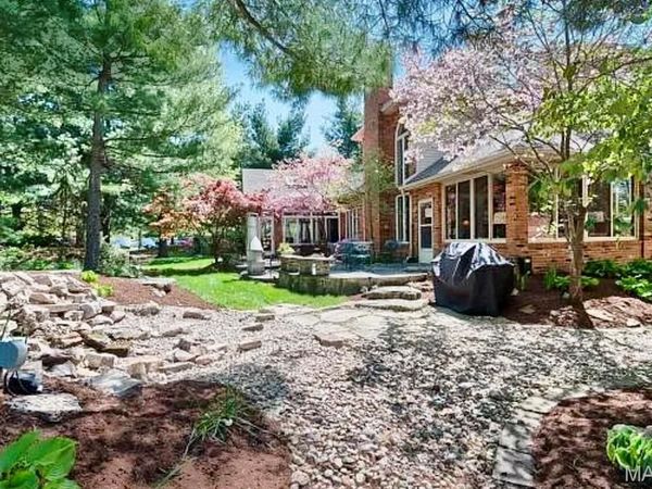 2 Pine Hollow Court , Edwardsville, IL 62025