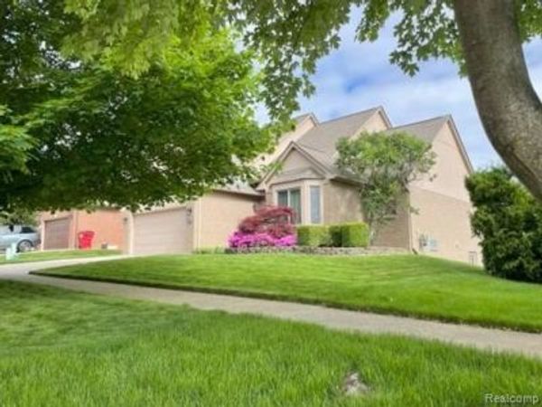 6665 Suffield Drive, Washington Twp, MI 48094