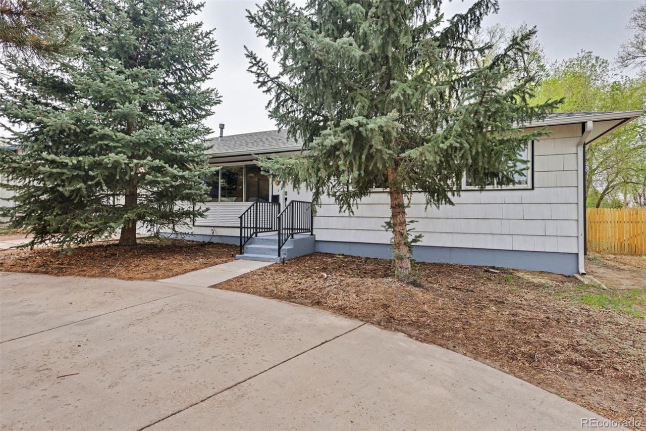 2619 E Bijou Street, Colorado Springs, CO 80909 Main Photo