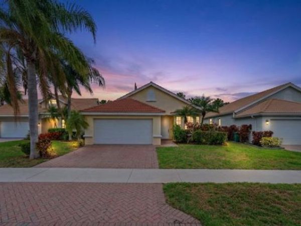 808 SW Munjack Circle, Port St. Lucie, FL 34986