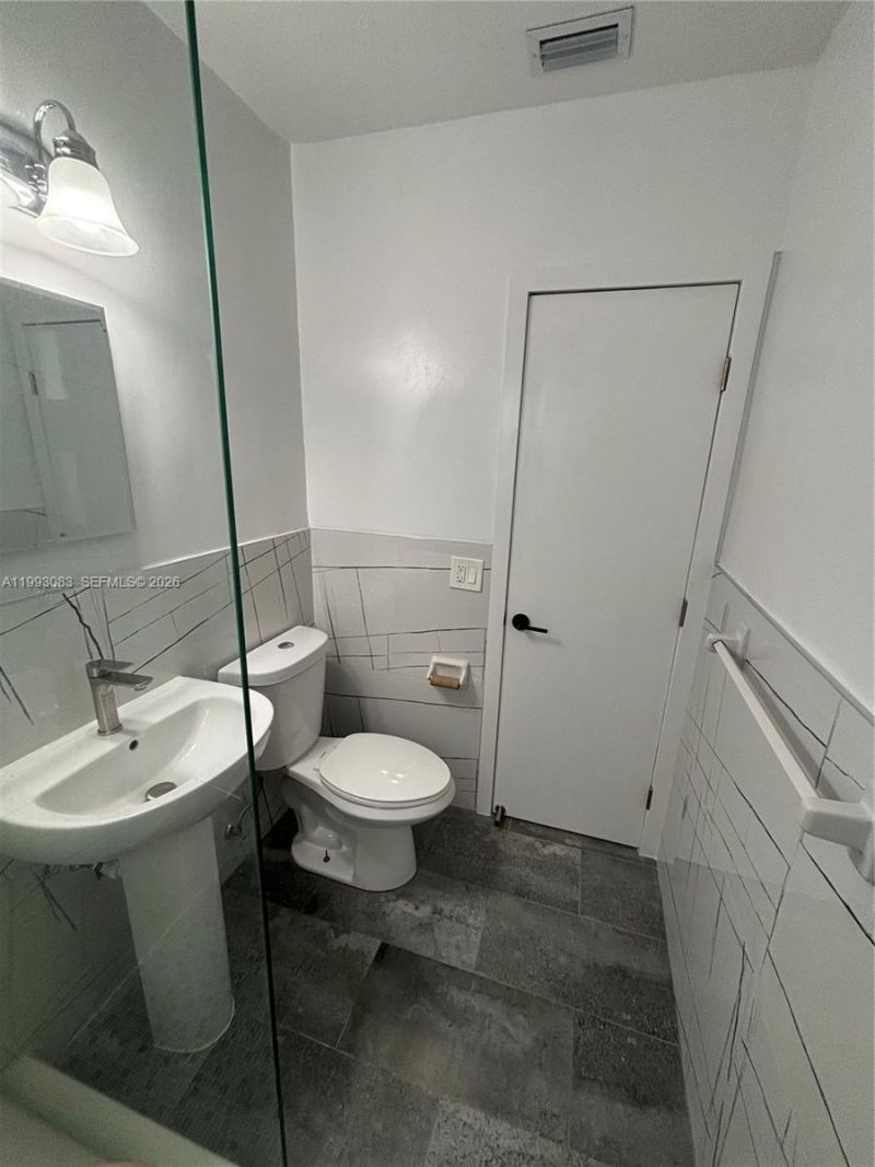 8530 Crespi Blvd , Unit 8520, Miami Beach, FL 33141 Photo