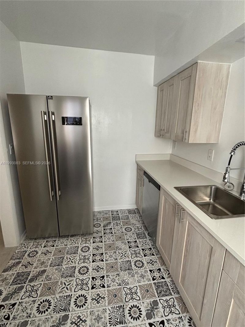 8530 Crespi Blvd , Unit 8520, Miami Beach, FL 33141 Photo