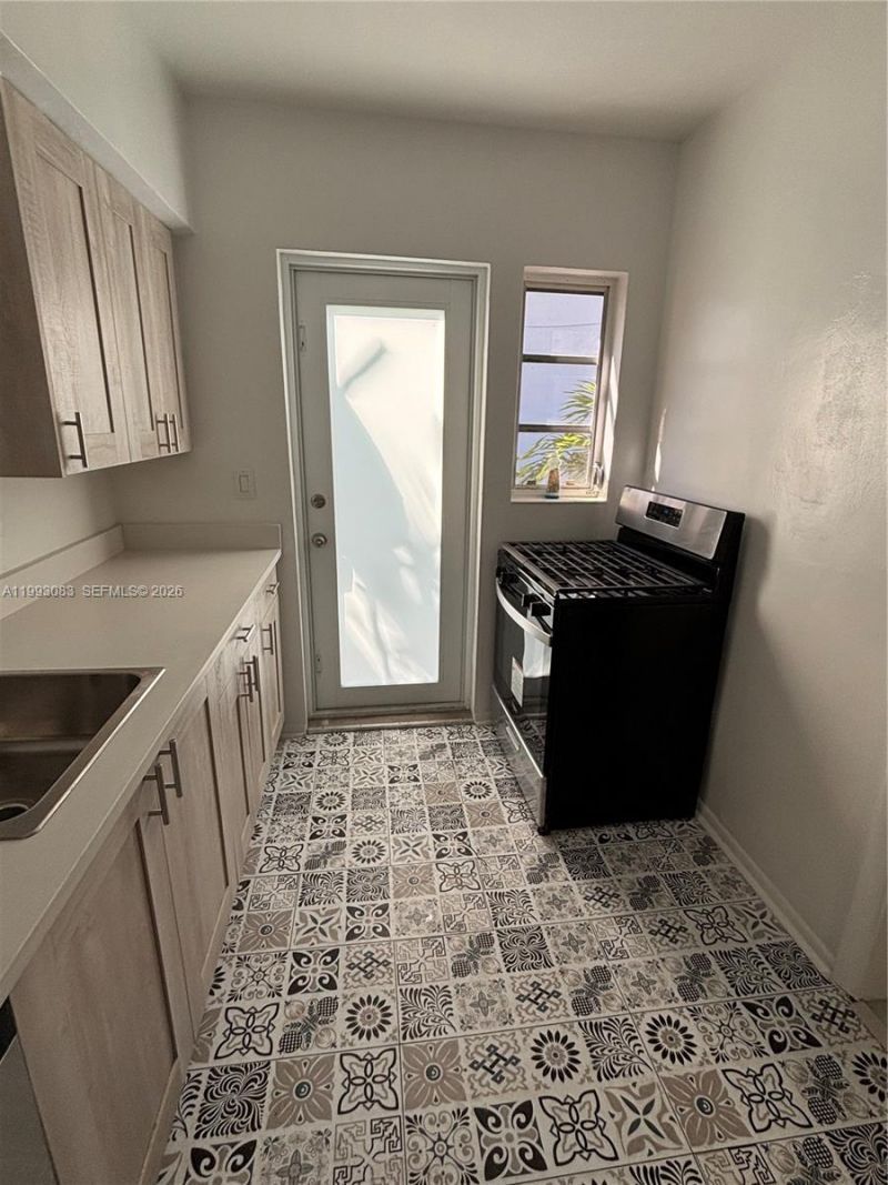 8530 Crespi Blvd , Unit 8520, Miami Beach, FL 33141 Photo