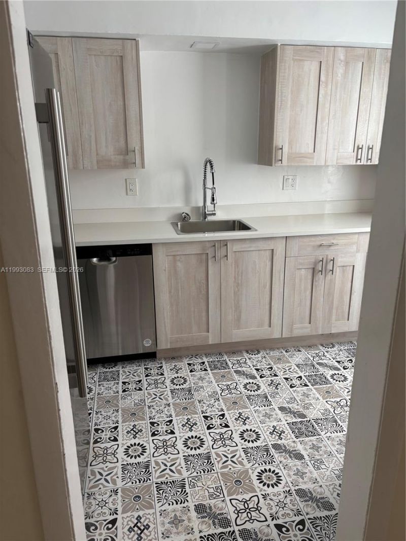 8530 Crespi Blvd , Unit 8520, Miami Beach, FL 33141 Photo