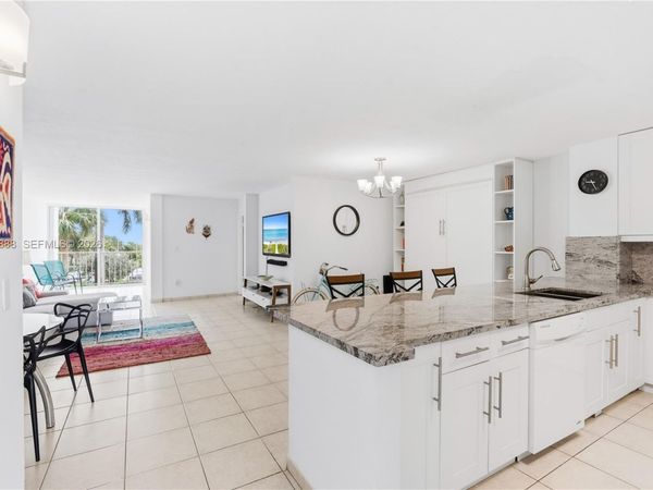6450 Collins Ave , Unit 204, Miami Beach, FL 33141