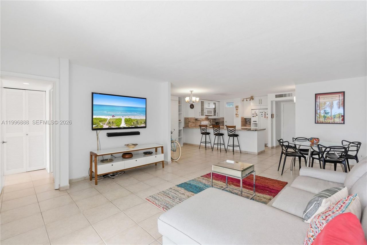 6450 Collins Ave , Unit 204, Miami Beach, FL 33141 Photo