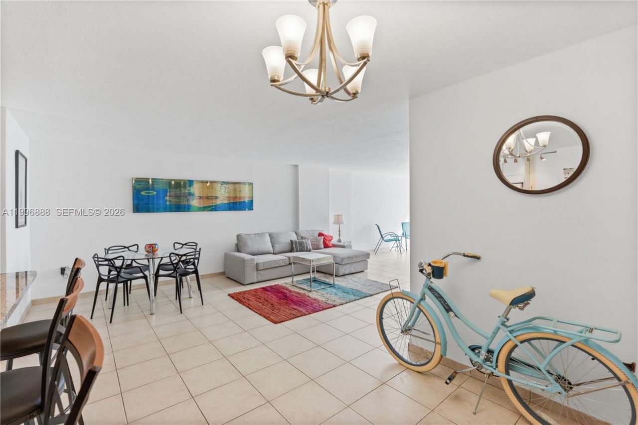 6450 Collins Ave , Unit 204, Miami Beach, FL 33141 Photo
