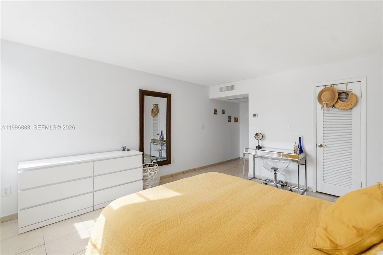 6450 Collins Ave , Unit 204, Miami Beach, FL 33141 Photo