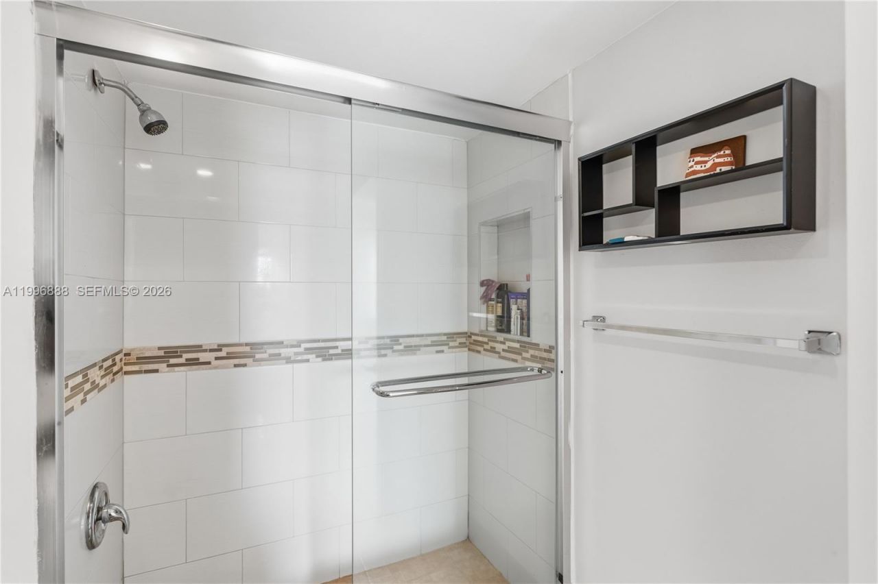 6450 Collins Ave , Unit 204, Miami Beach, FL 33141 Photo