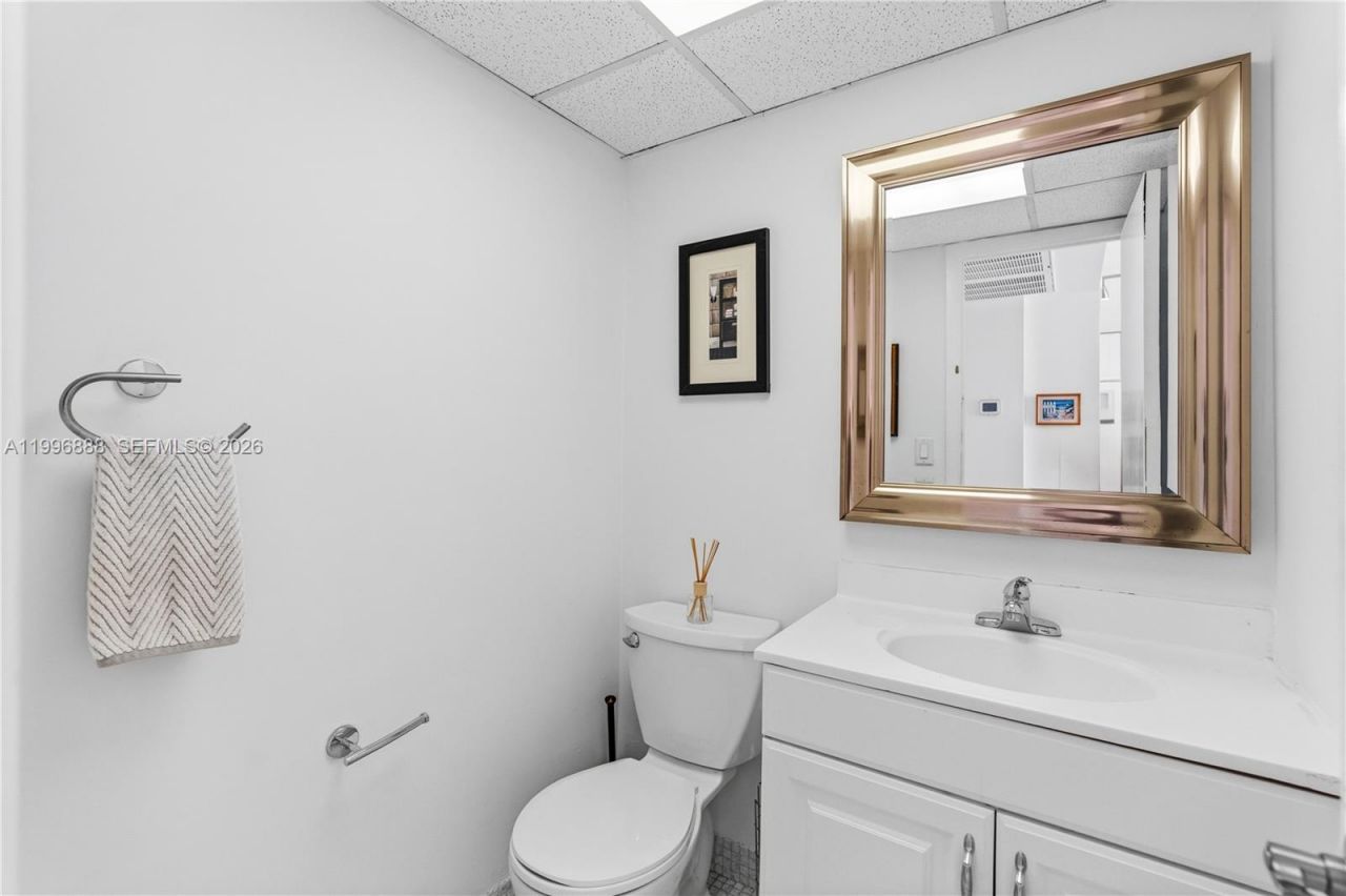 6450 Collins Ave , Unit 204, Miami Beach, FL 33141 Photo