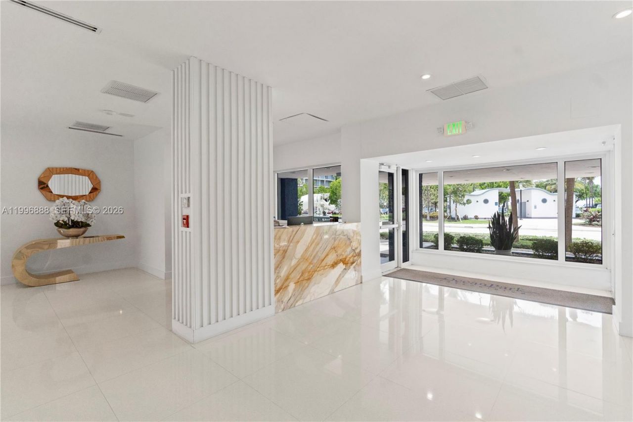 6450 Collins Ave , Unit 204, Miami Beach, FL 33141 Photo