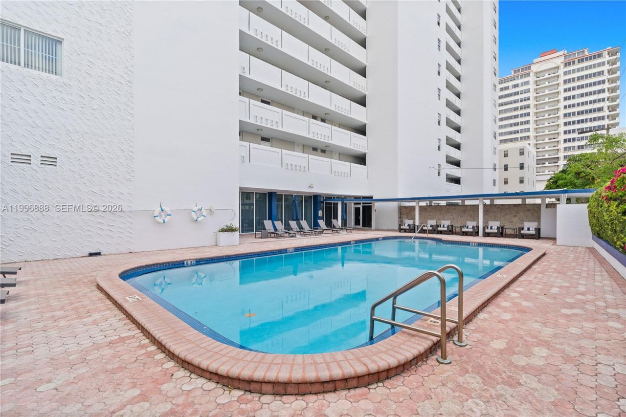 6450 Collins Ave , Unit 204, Miami Beach, FL 33141 Photo