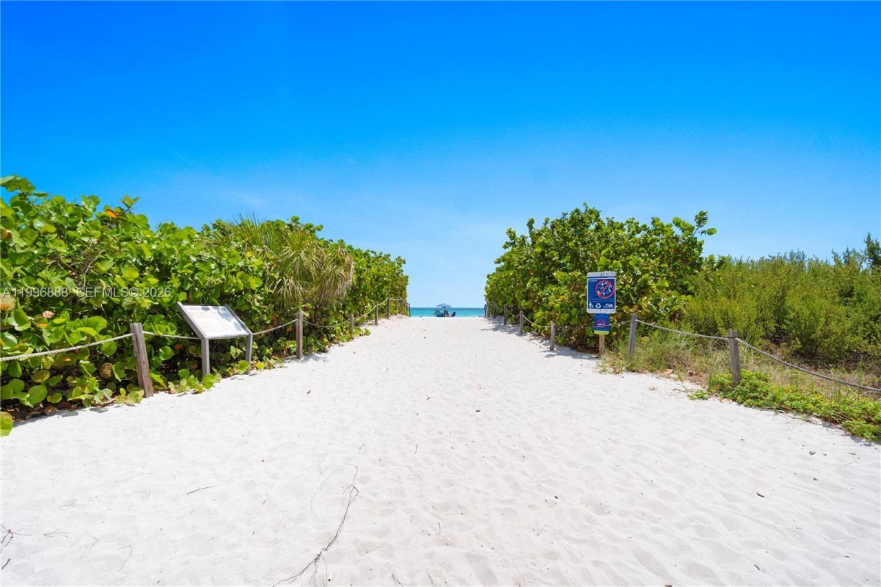 6450 Collins Ave , Unit 204, Miami Beach, FL 33141 Photo