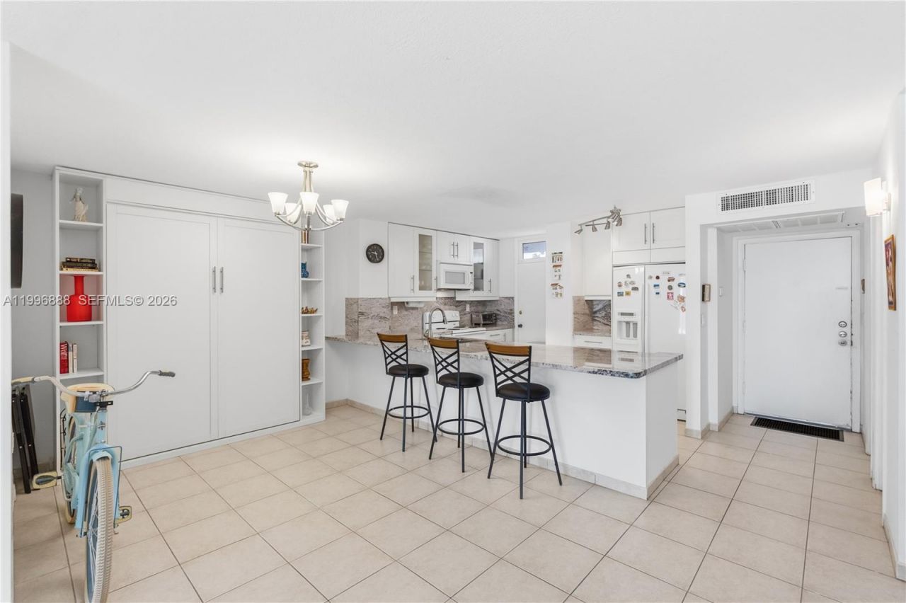 6450 Collins Ave , Unit 204, Miami Beach, FL 33141 Photo