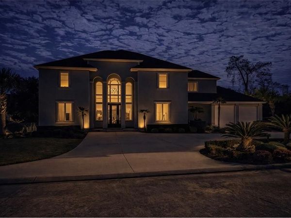 132 PINE VALLEY Drive, New Orleans, LA 70131