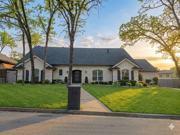 2202 Woodsong Trail , Arlington, TX 76016
