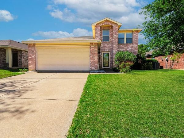5209 Prestwick Drive, Fort Worth, TX 76135