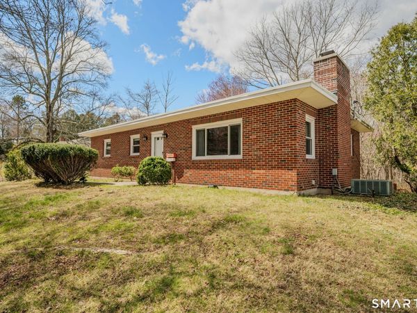 448 Mohegan Avenue , Waterford, CT 06375