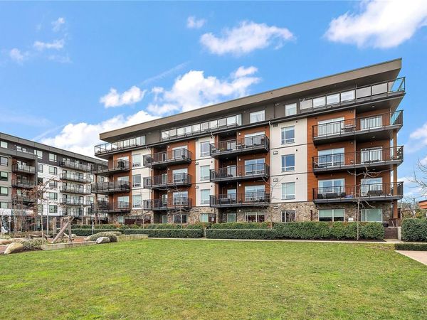 2500 Hackett Cres, Unit 402, Central Saanich, BC V8M 0C1