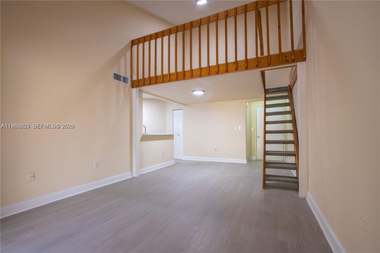 10233 NW 9th St Cir , Unit 213-1, Miami, FL 33172 Photo