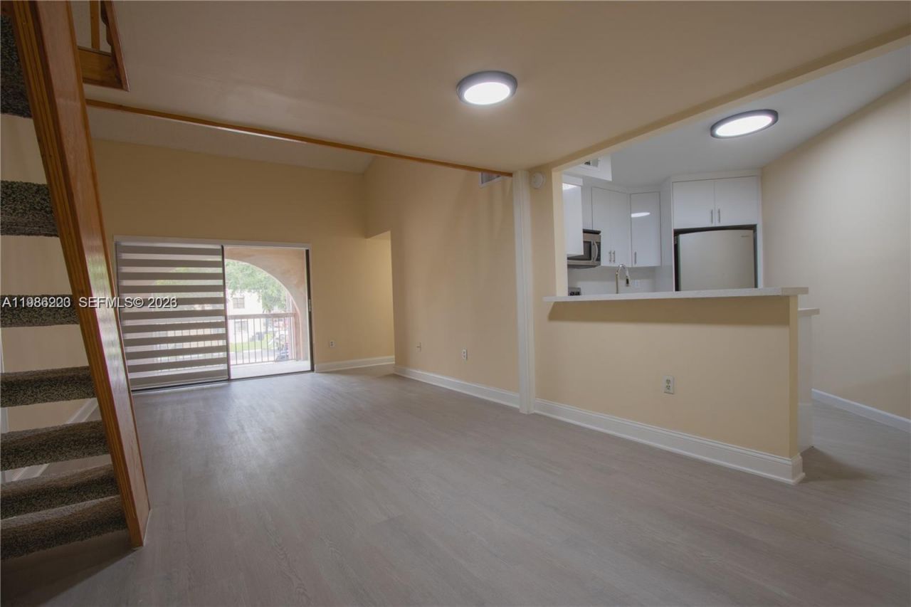 10233 NW 9th St Cir , Unit 213-1, Miami, FL 33172 Photo