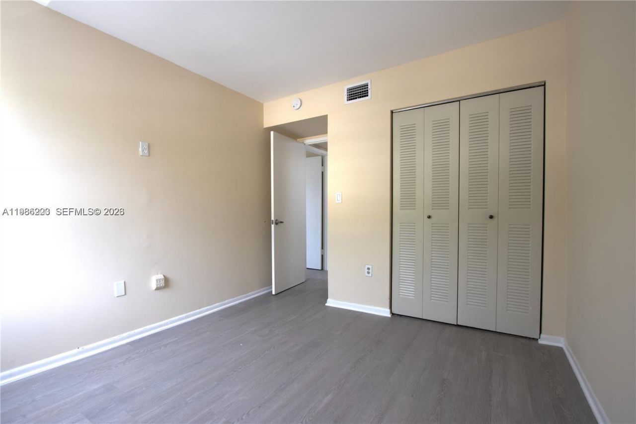 10233 NW 9th St Cir , Unit 213-1, Miami, FL 33172 Photo