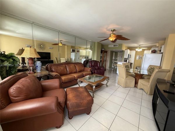 100 Lincoln Rd, Unit 422, Miami Beach, FL 33139