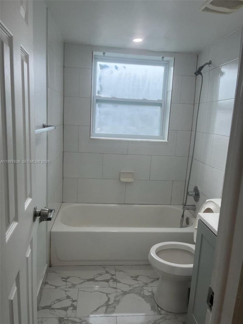 4800 NW 24th Ct, Unit D103, Lauderdale Lakes, FL 33313 Photo