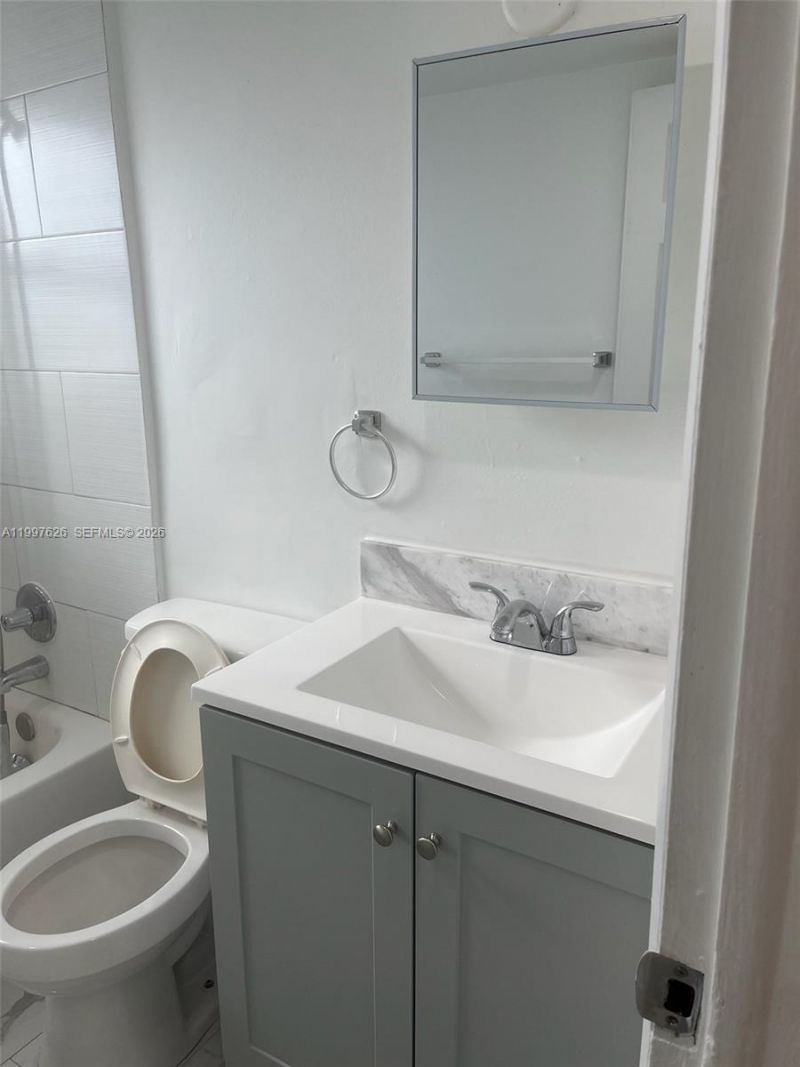 4800 NW 24th Ct, Unit D103, Lauderdale Lakes, FL 33313 Photo