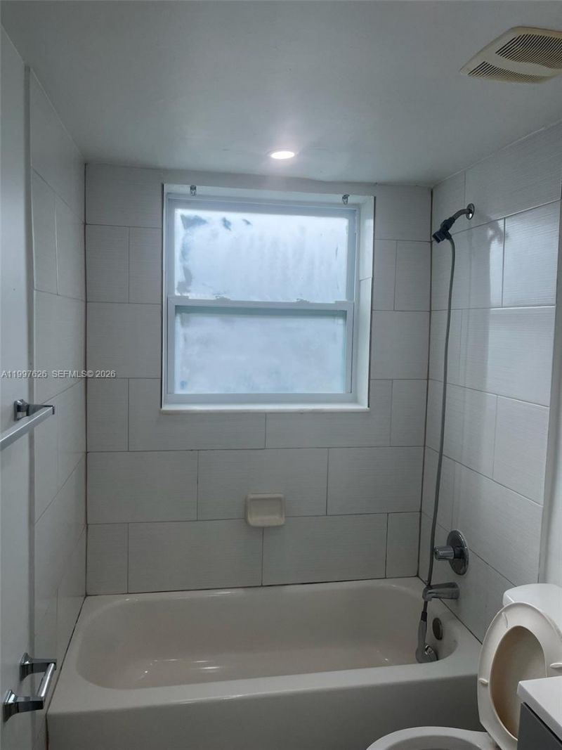 4800 NW 24th Ct, Unit D103, Lauderdale Lakes, FL 33313 Photo