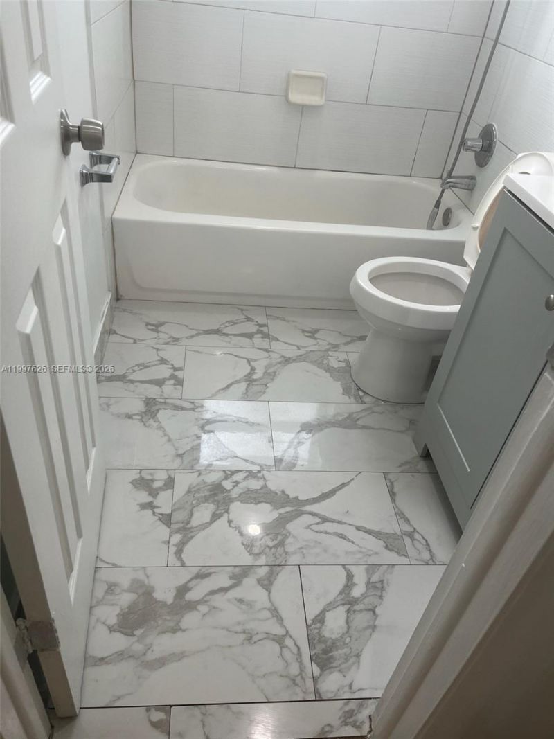 4800 NW 24th Ct, Unit D103, Lauderdale Lakes, FL 33313 Photo