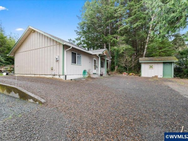 142 S Quadrant St, Rockaway Beach, OR 97201