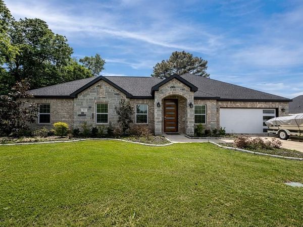 211 Kelly Lane, Seven Points, TX 75143