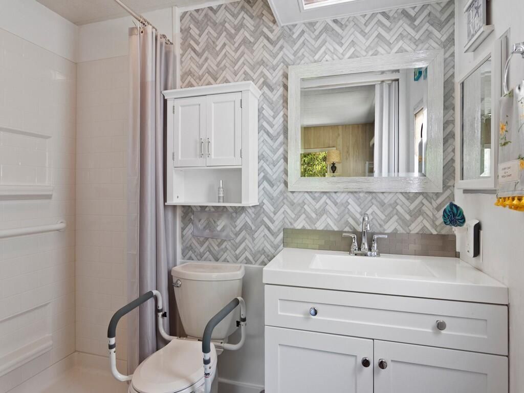 521 NE Sapphire Way, Jensen Beach, FL 34957 Photo