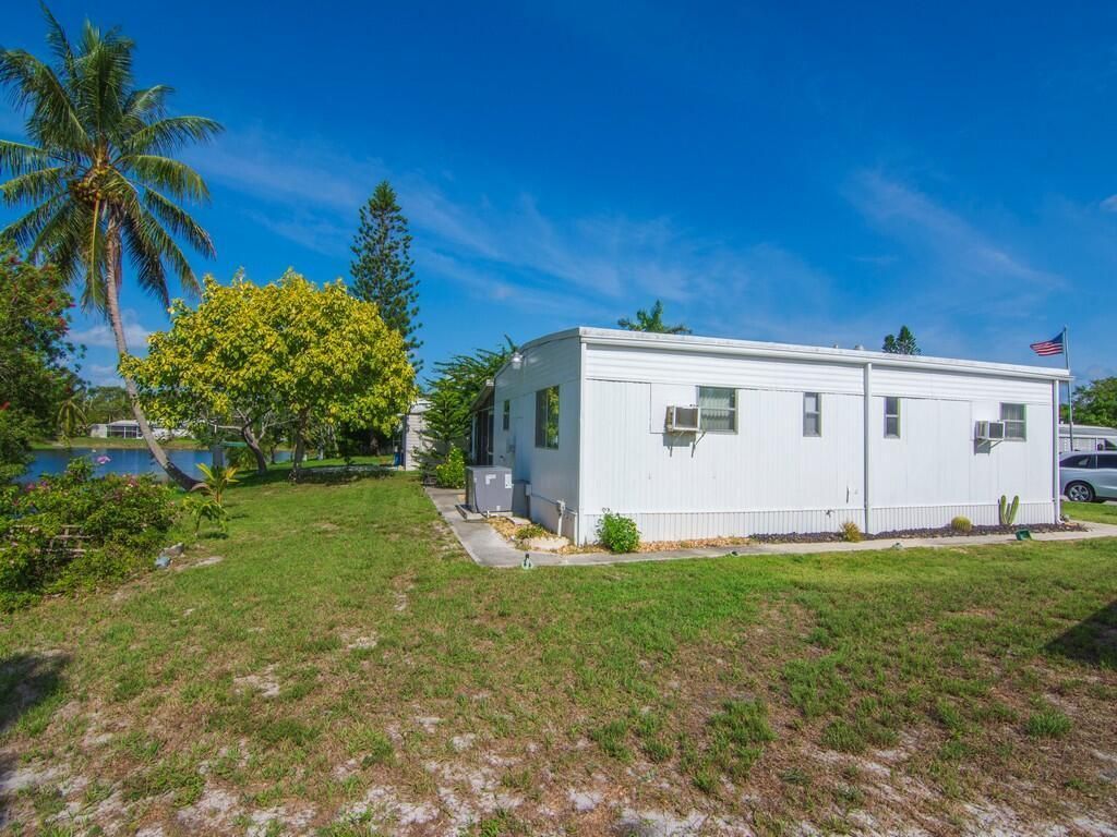 521 NE Sapphire Way, Jensen Beach, FL 34957 Photo