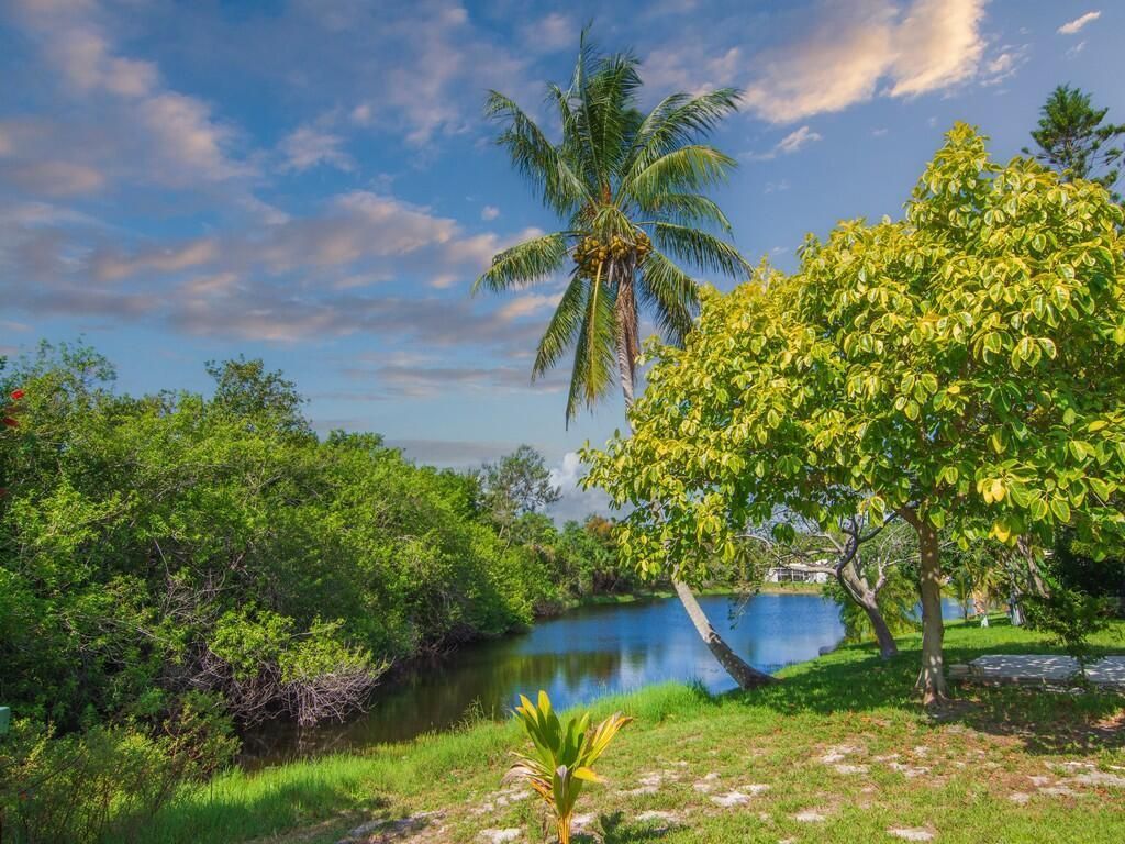 521 NE Sapphire Way, Jensen Beach, FL 34957 Photo