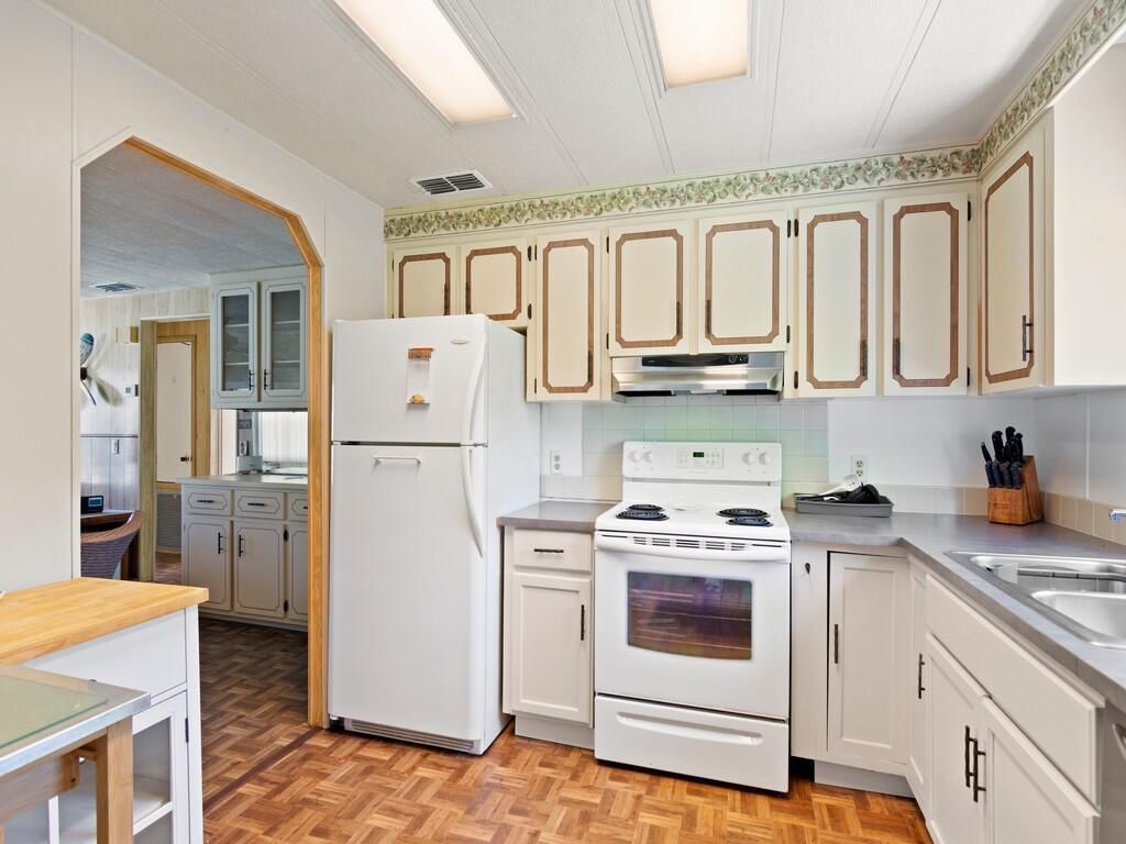 521 NE Sapphire Way, Jensen Beach, FL 34957 Photo