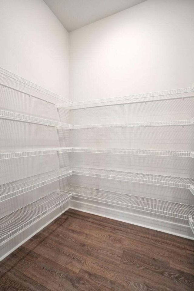 295 Denham Street Photo 13