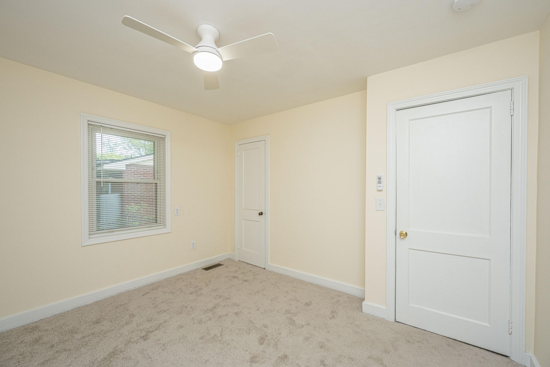 1010 W Recess Road Photo 12