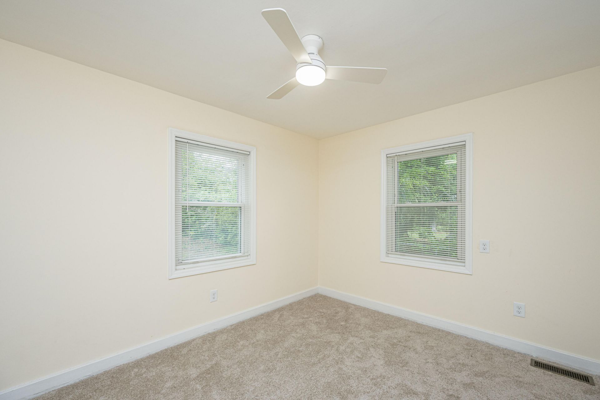 1010 W Recess Road Photo 13