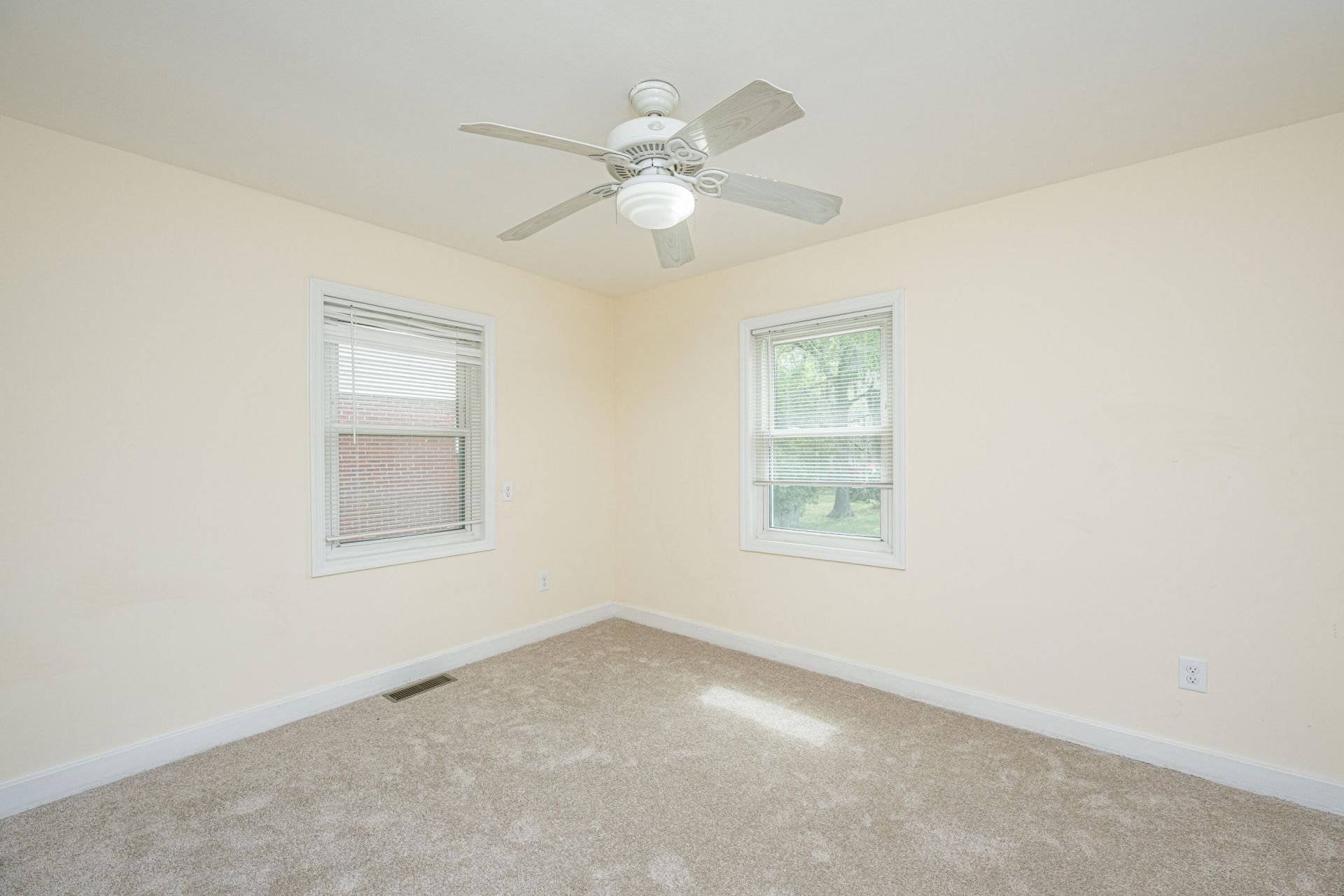 1010 W Recess Road Photo 15