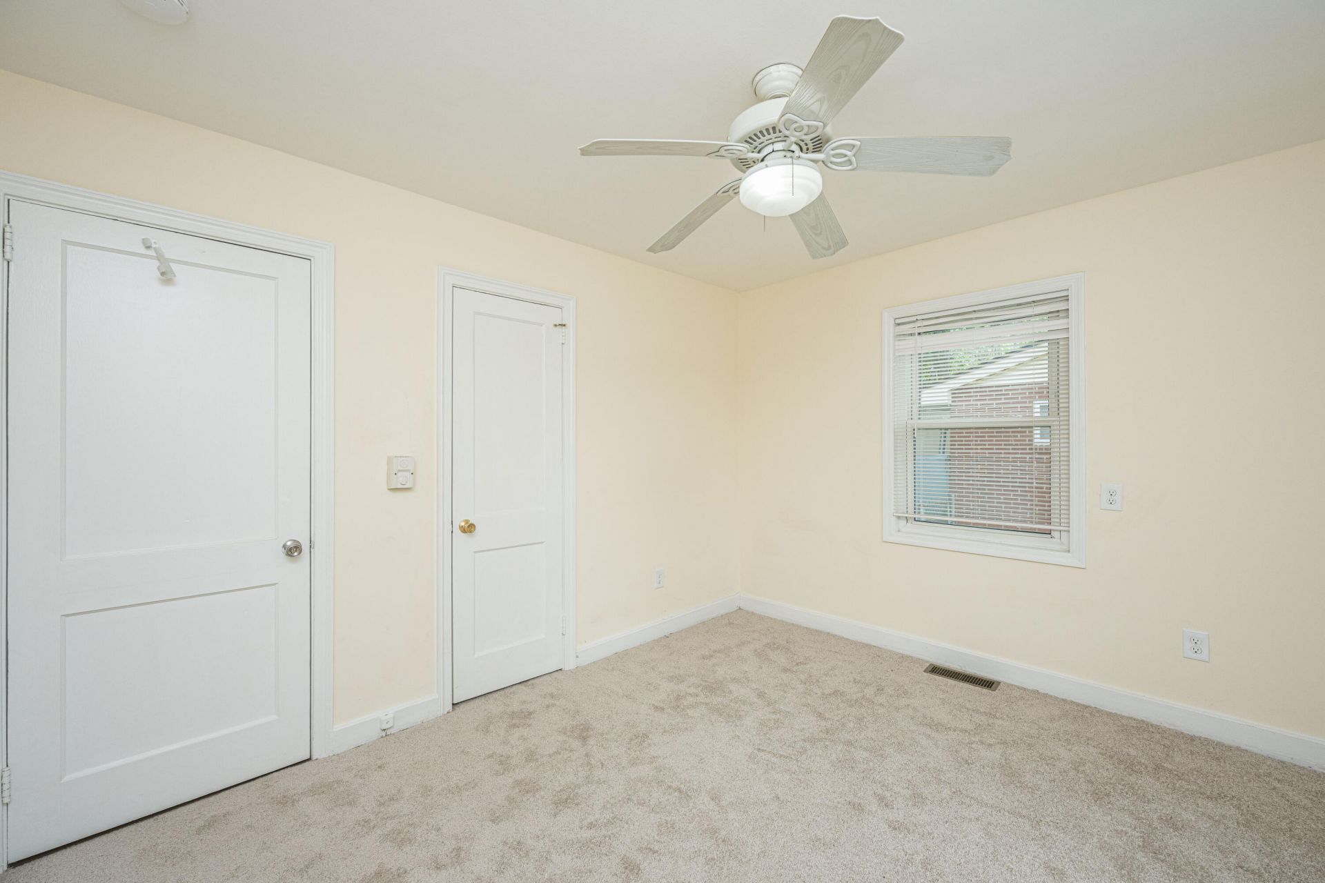 1010 W Recess Road Photo 16