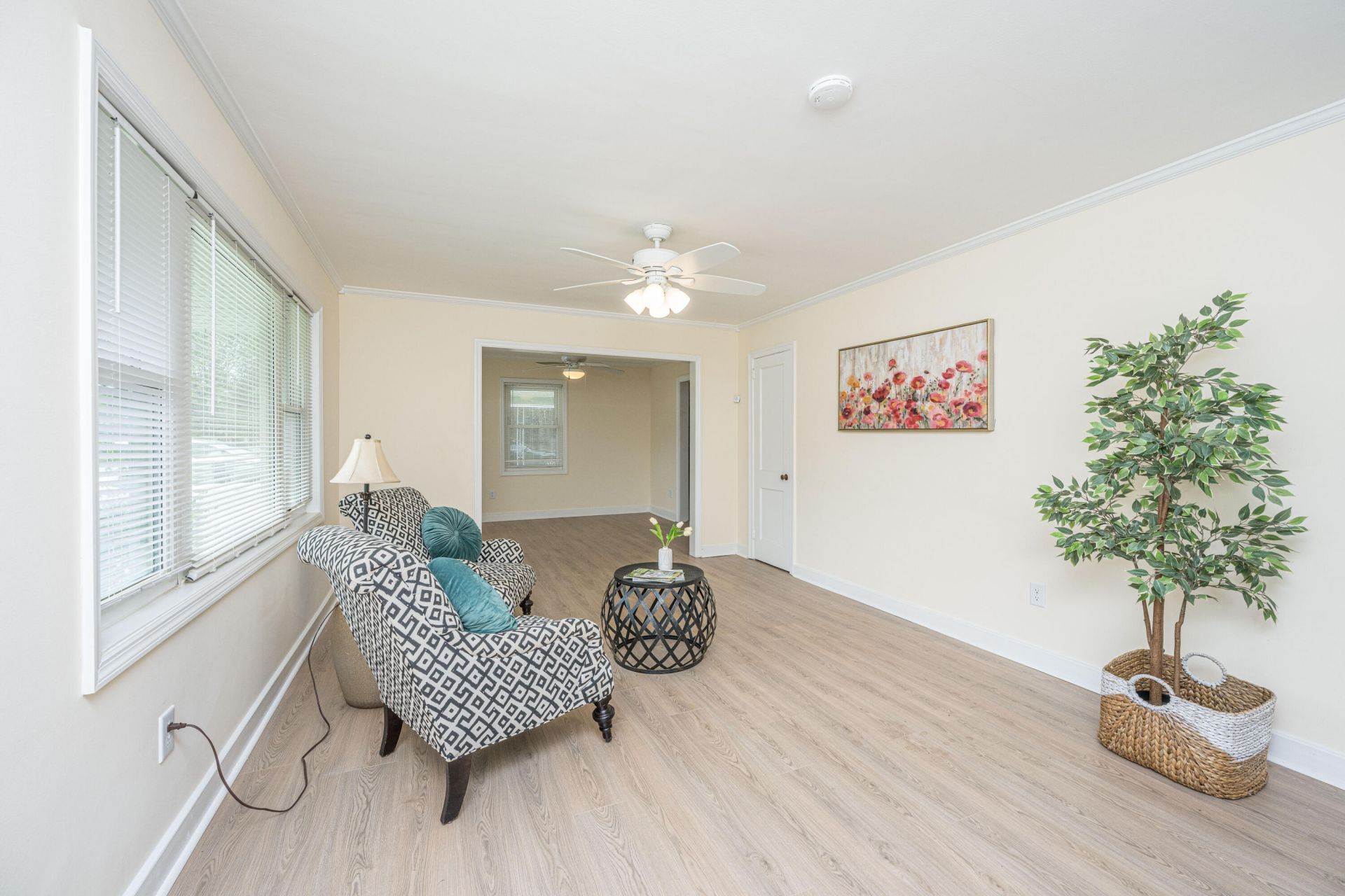 1010 W Recess Road Photo 7