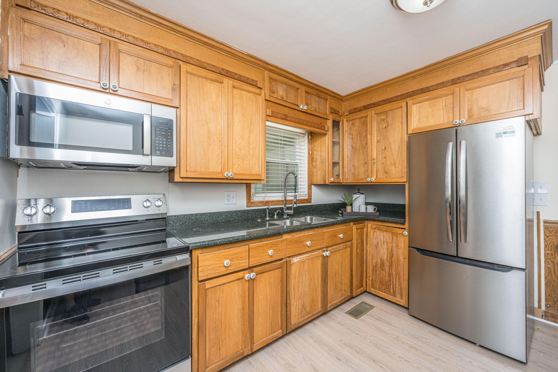 1010 W Recess Road Photo 9