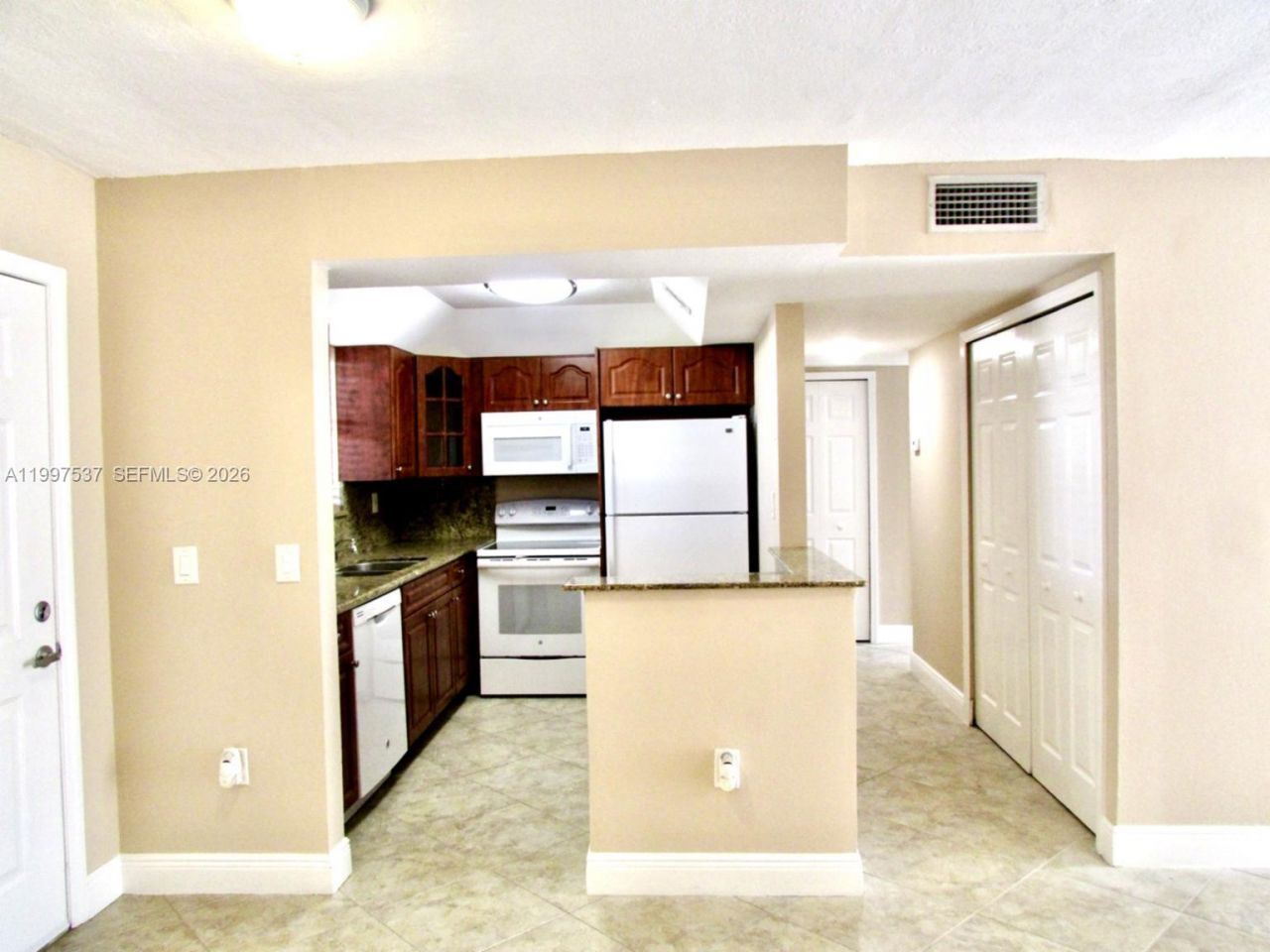 9375 Fontainebleau Blvd , Unit L317, Miami, FL 33172 Photo